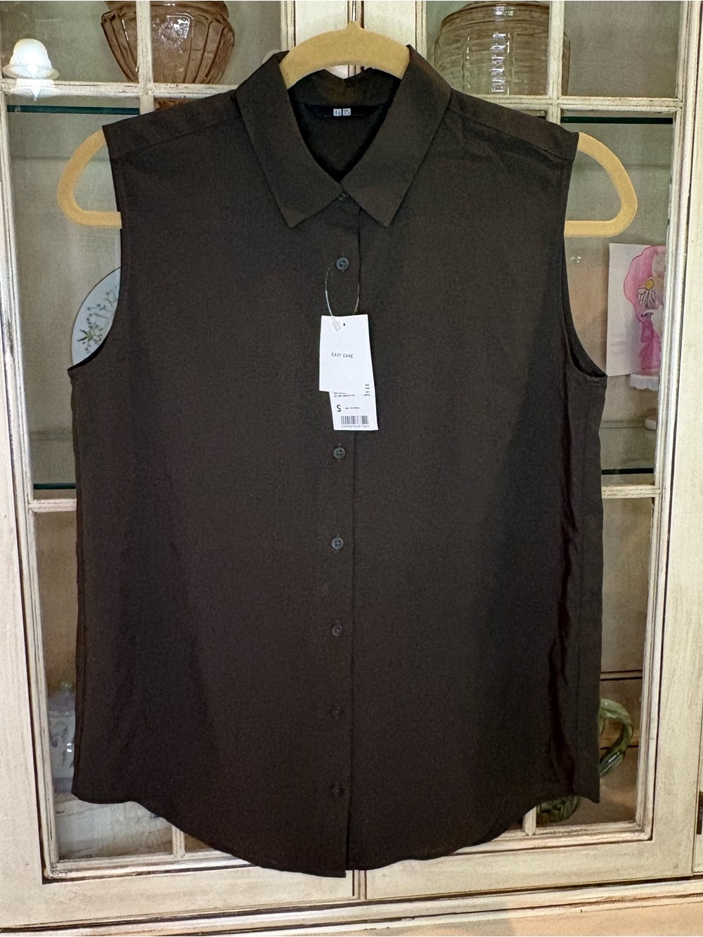 NWT Uniqlo Sleeveless Button-Down Shirt in Olive Green